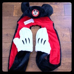 🎄NEW! Disney Mouseketeer scarf / hat